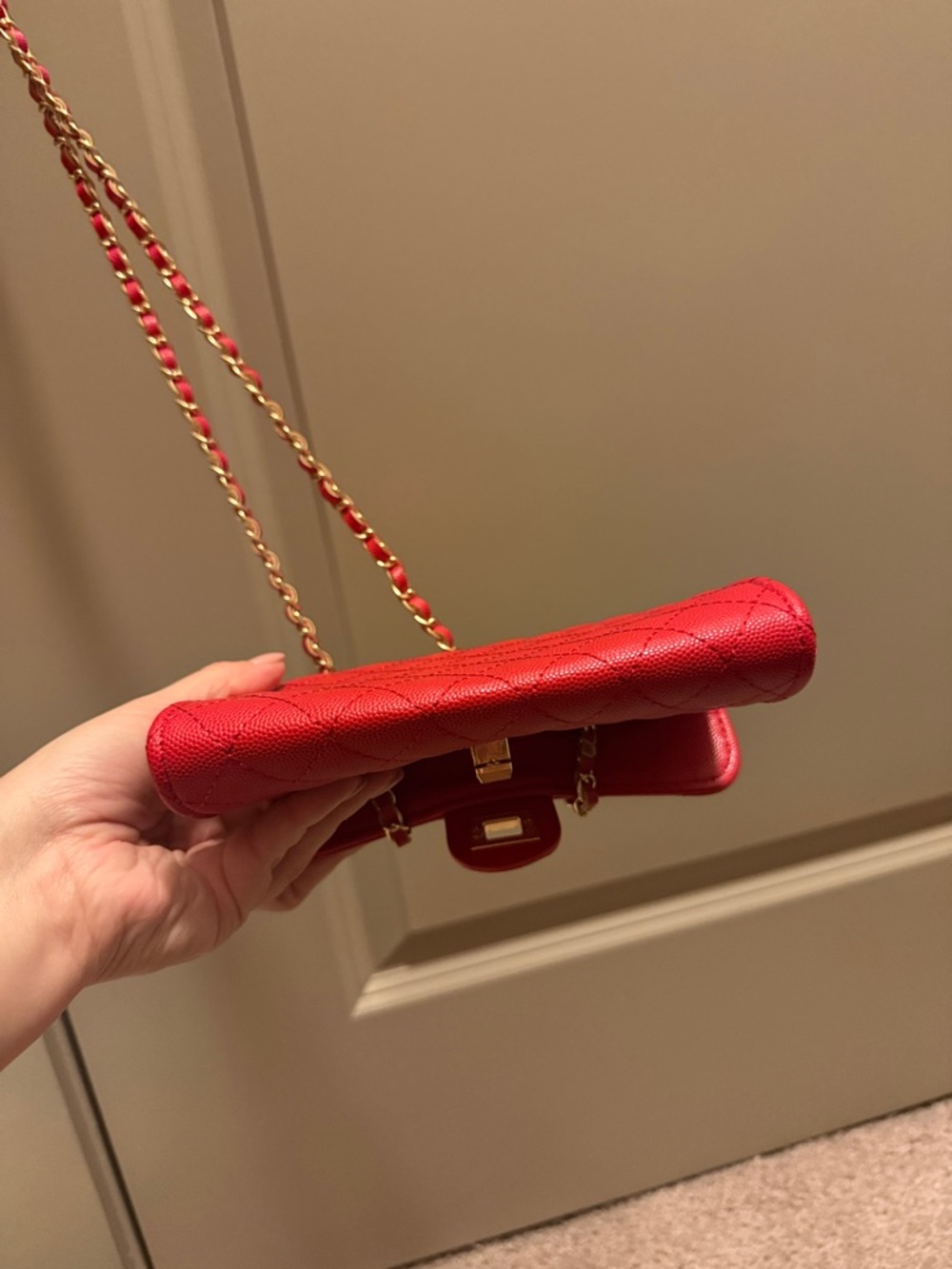 Red Wallet on Chain - Picture 8 of 9